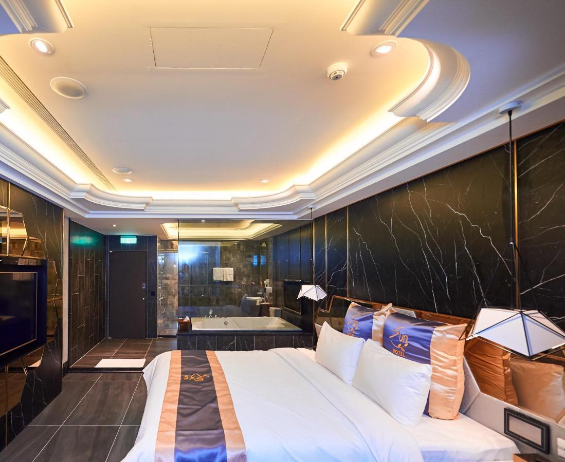 Sun Motel Kaohsiung Exteriör bild